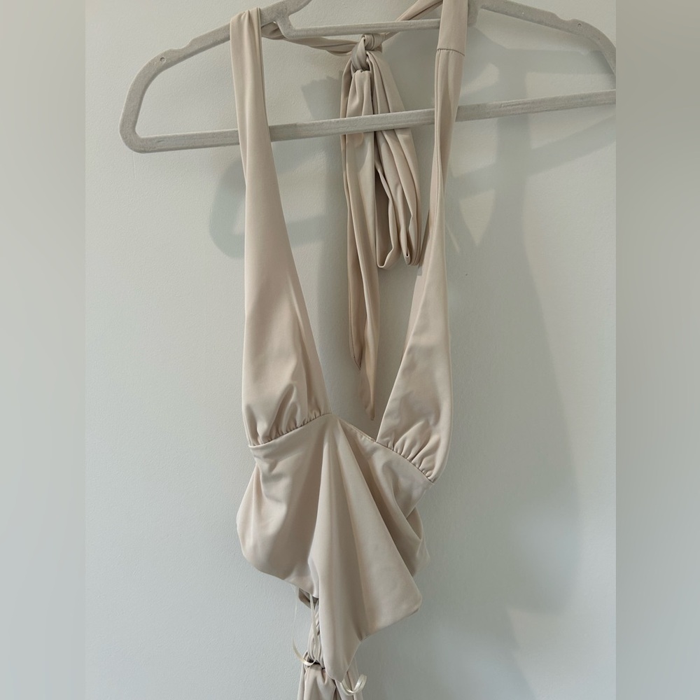 EDIKTED Open back triangl top